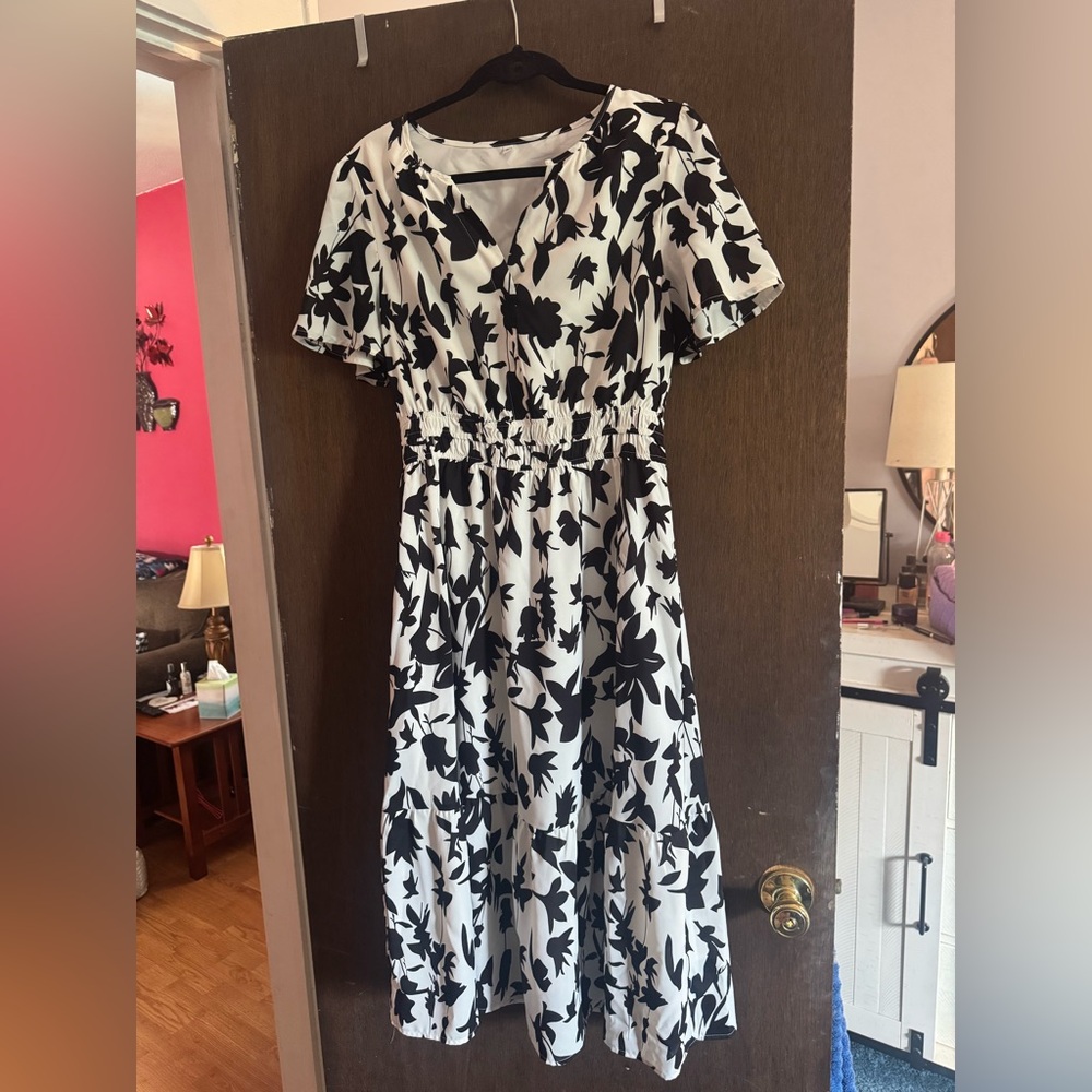 BerryGo Women's Floral Summer Short Sleeve Midi Dress